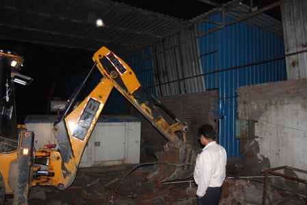 Bulldozers run on the factory of Talib-Khalid brothers