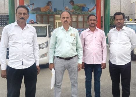 The solution to the road to Shaheed Park is pending, family members reached the Collectorate.