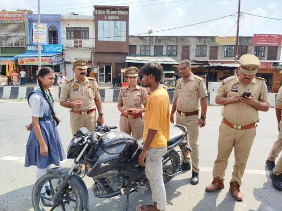 Class 9 student became police station in-charge, taught traffic rules to people