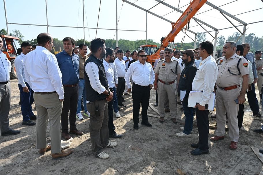 DC reviews preparations for PM's programme, reviews arrangements