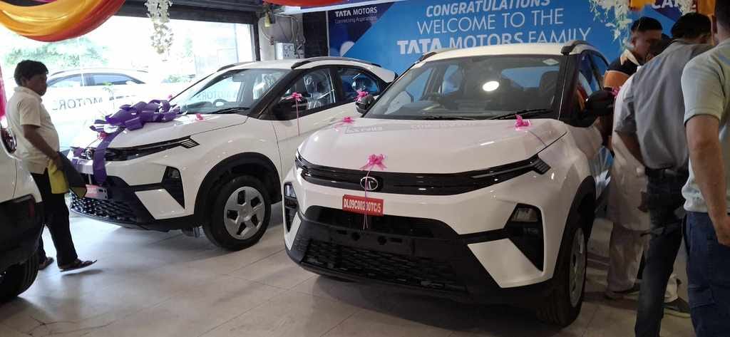 Lakshmi showers blessings on bullion and auto markets on Karwa Chauth