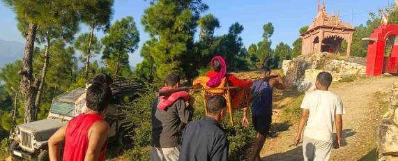 A two and a half kilometer climb was measured in a doli, neither a doctor was found nor medicine was available.