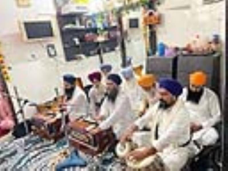 The congregation took out a morning procession chanting Satnaam.