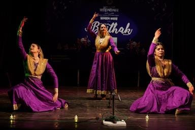 Don't insist on leaving today, the Gothic hall resonated with ghazals.