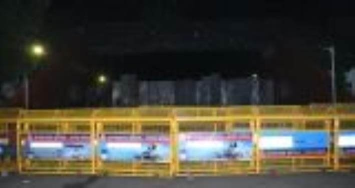 The road to JPNIC was closed, tin and barriers were installed.
