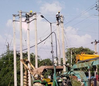 Electricity consumption is expected to increase by more than six lakh rupees during Diwali, the power corporation is busy preparing.