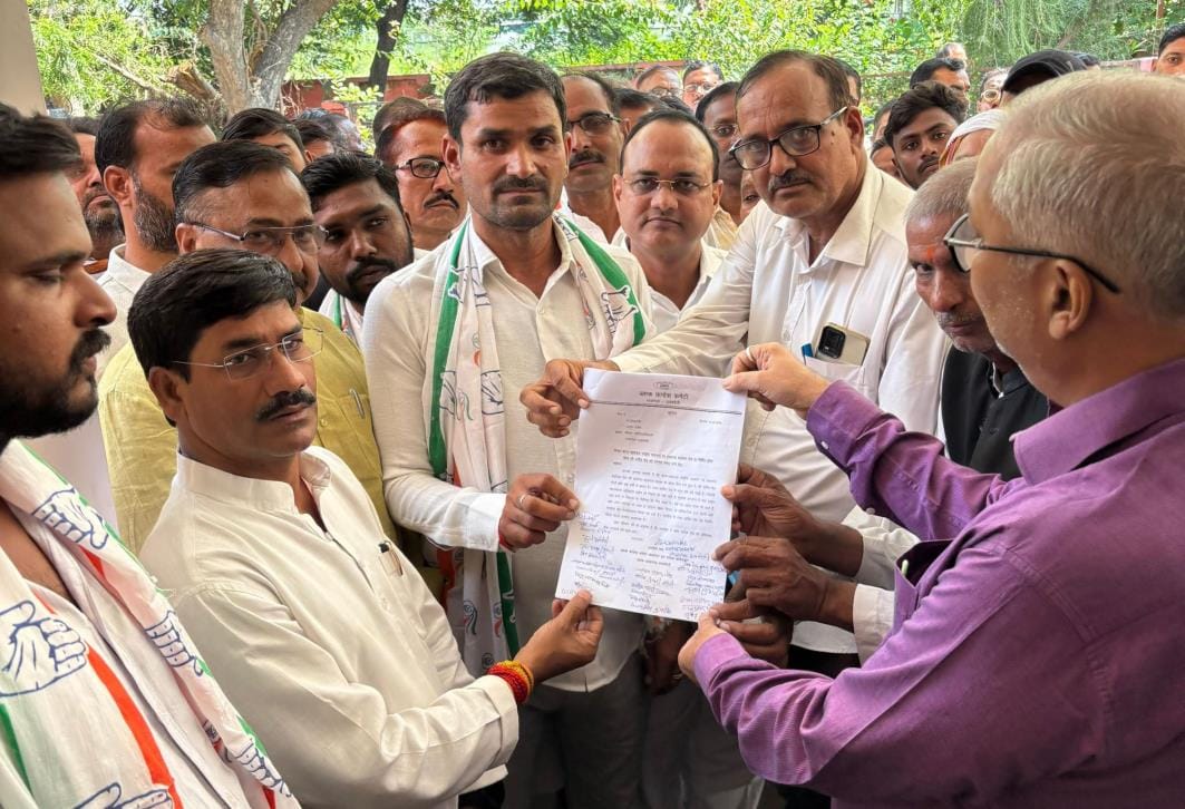 Congress workers furious over the poor condition of the bypass