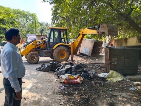 Bulldozer roared from Maharana Pratap Chowk to Police Line