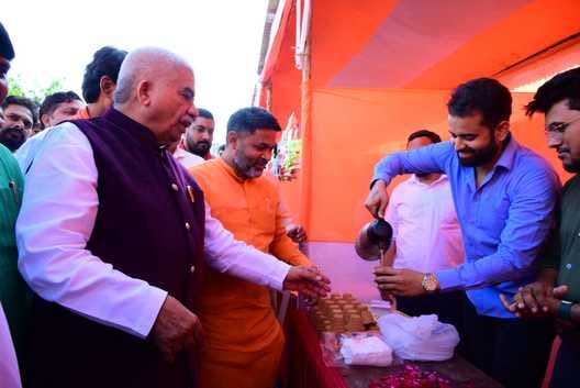 The minister stressed on the purchase of indigenous goods.