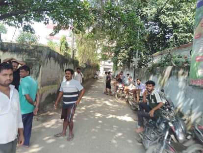 मृतक के परिजन।