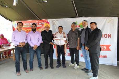 Global Role Model Award to PGT Science Surendra Sharma