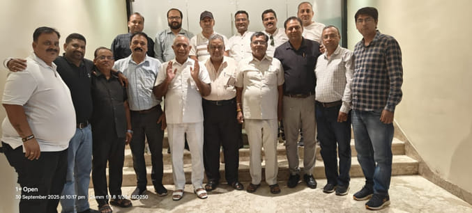 Traders came out in support of the provincial president of the Chamber of Commerce, Bajrang Garg.