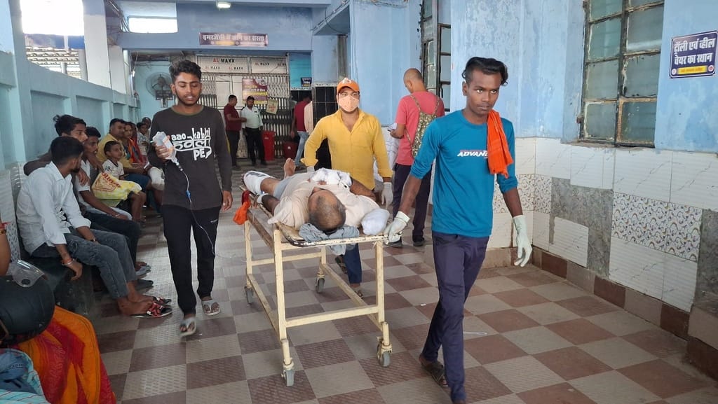 Vaishali Bihar news : Vaishali Income Tax employees shot dead over land dispute bihar news hindi news