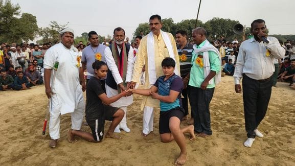 Soraon's leader became the champion of the prize wrestling competition of Shringverpurdham