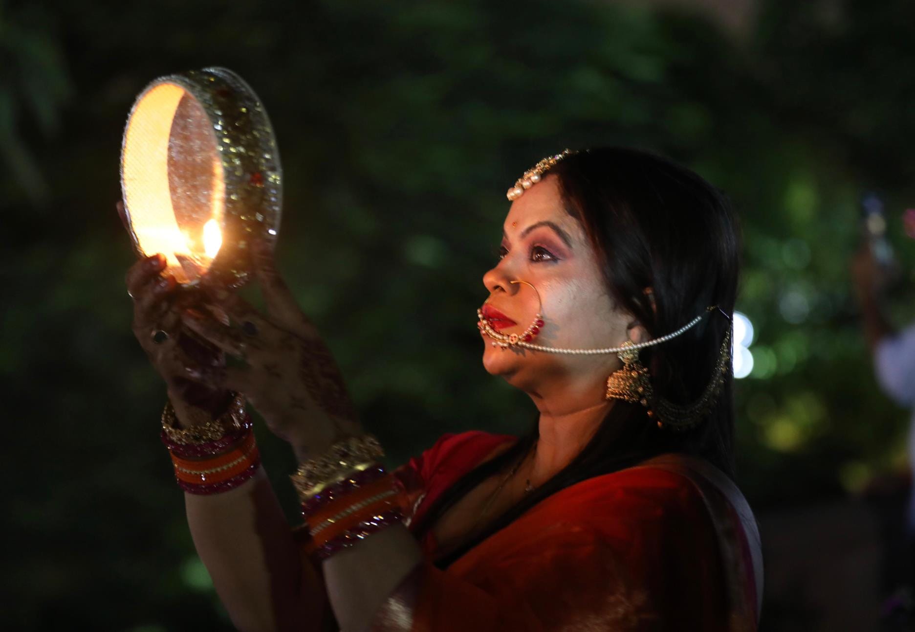 Karwa Chauth 2026 Moonrise Time in Lucknow Puja Muhurat and Vrat Rules in hIndi