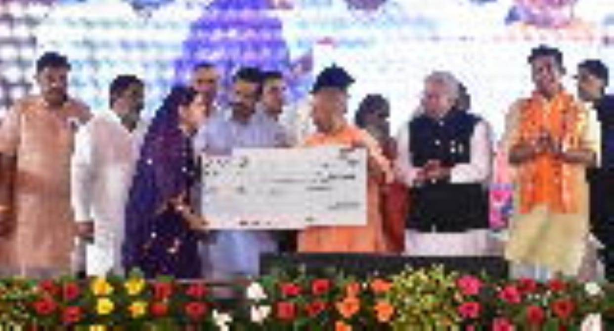 Gorakhpur News: If the country's wealth goes abroad, it will become a force for Naxalism and separatism.