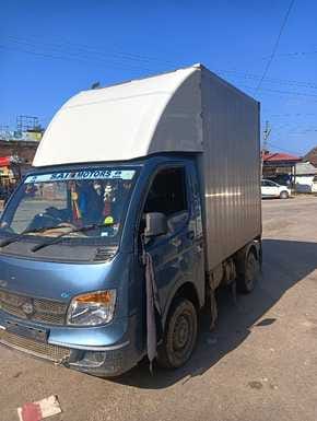 Vehicle roaming without number plate in Barthi market