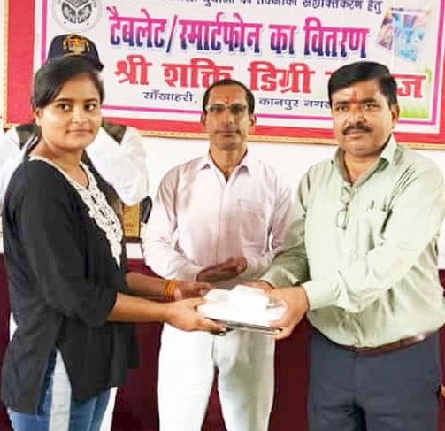 Tablets distributed to students