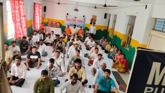 The workers were told about the objective and working methodology of VHP.