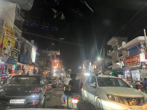 The increasing traffic jam in Ganaur market has become a problem for the people.