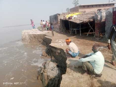 The Ganges' current turned towards the village, causing panic due to rapid erosion.