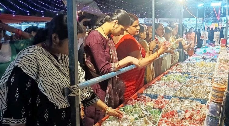 Crowds gathered at the Swadeshi fair, boosting the purchase of indigenous products