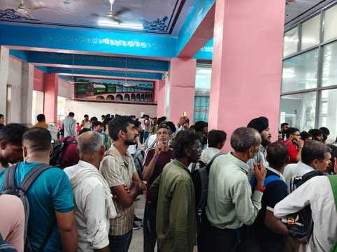 Returning home on Diwali became difficult, all trains on UP-Bihar route were full.