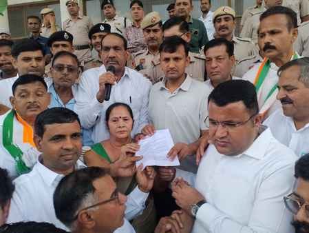 Congress protested and raised questions on law and order.