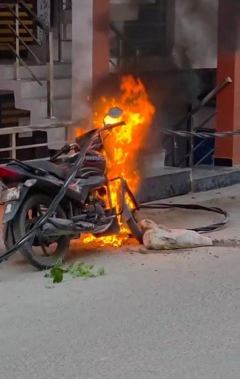 Electric wire fell...bike burnt to ashes