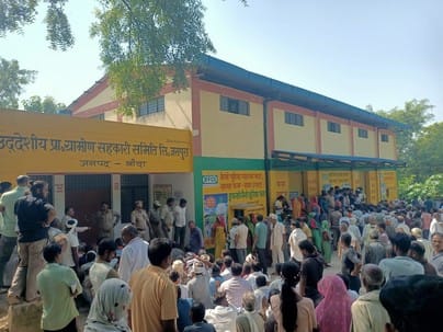 Now ruckus in Jaspura center over protest against arbitrariness in fertilizer distribution