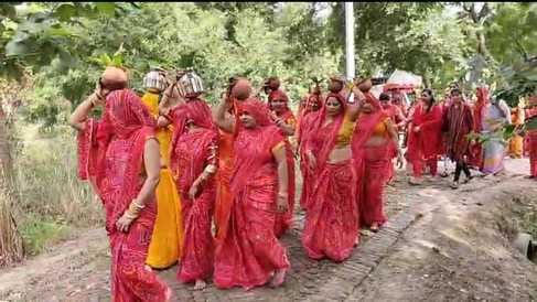 Kalash Yatra was taken out before Bhagwat Katha.