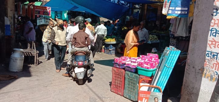 traffic in main bazaar nahan