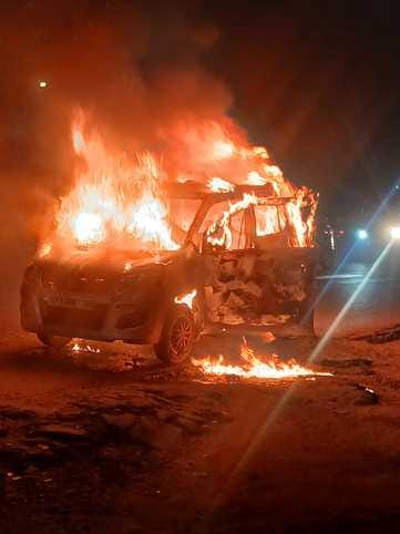 Car catches fire on Lucknow-Gorakhpur highway