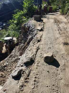 Mahendali to Tikkar road in bad condition, people of Nawar troubled