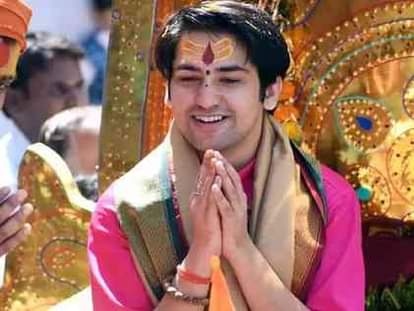 पंडित धीरेंद्र शास्त्री।