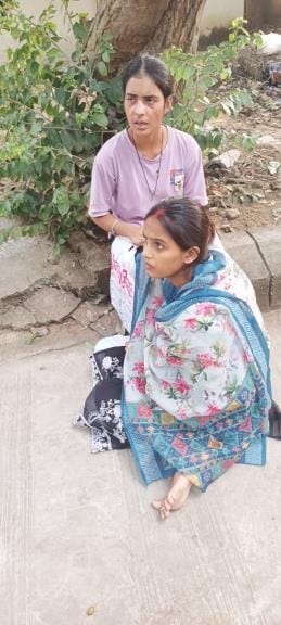 Attendants create uproar over the death of a newborn in a private hospital.