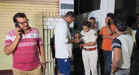 Muzaffarpur Bihar news : criminal looted five lakh form csp center owner return to home night
