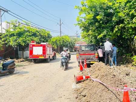 Gas pipeline burst in Partapur industrial area, two youths fainted