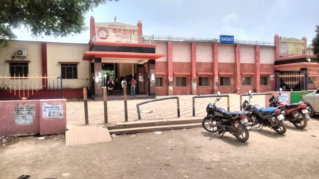Passengers wandering for water at Sadat railway station