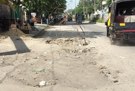 After repairing the leak, officials forgot to build the road, increasing the danger due to sinking soil.