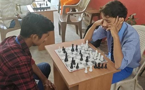 Players from Balrampur won the chess competition.