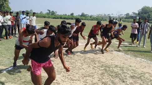 Apan of Gola came first in 400 meter race
