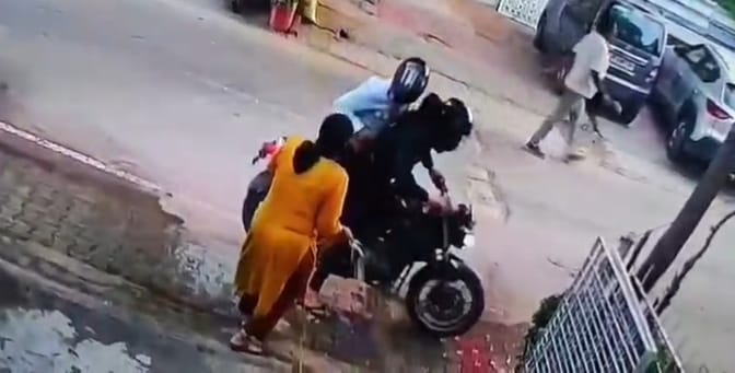 Bike riders snatched the chain from the neck of the engineer's wife and fled.