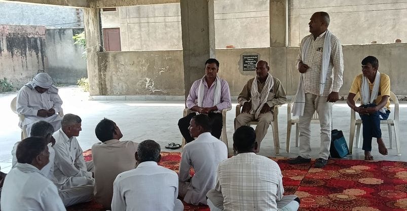 Cleaning workers raised their voice and demanded 27,000 rupees as wages