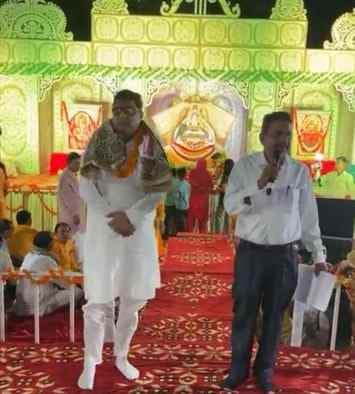 Devotees cheered during Shri Shyam Mahotsav