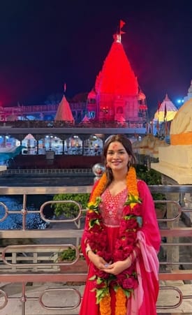 Avneet Kaur reached court of Baba Mahakal on her 24th birthday