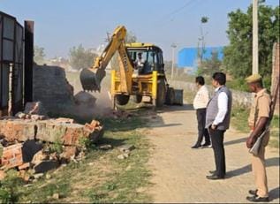 Bulldozers run on government land in Khalid brothers' colony