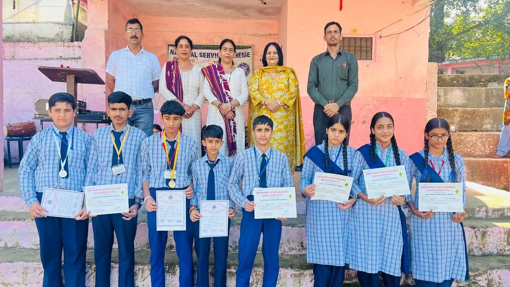 Three students of Dangar School will participate in the state level sports competition.