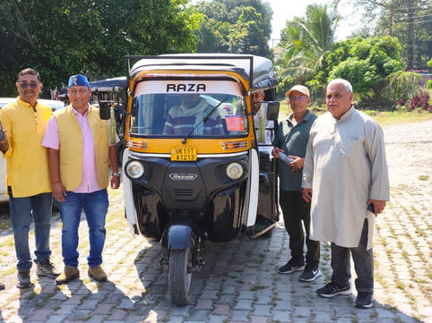 Auto and taxi services will be available within five minutes.