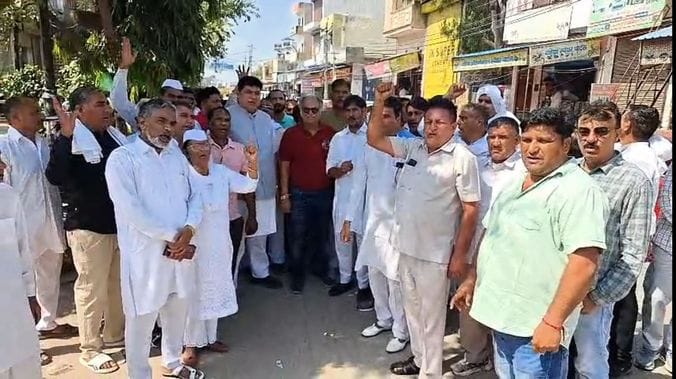 Congress protests over ADGP's suicide and vote-chor quitting